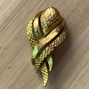 Vintage Signed Monet Textured Gold Tone Brooch *Unique Rare*